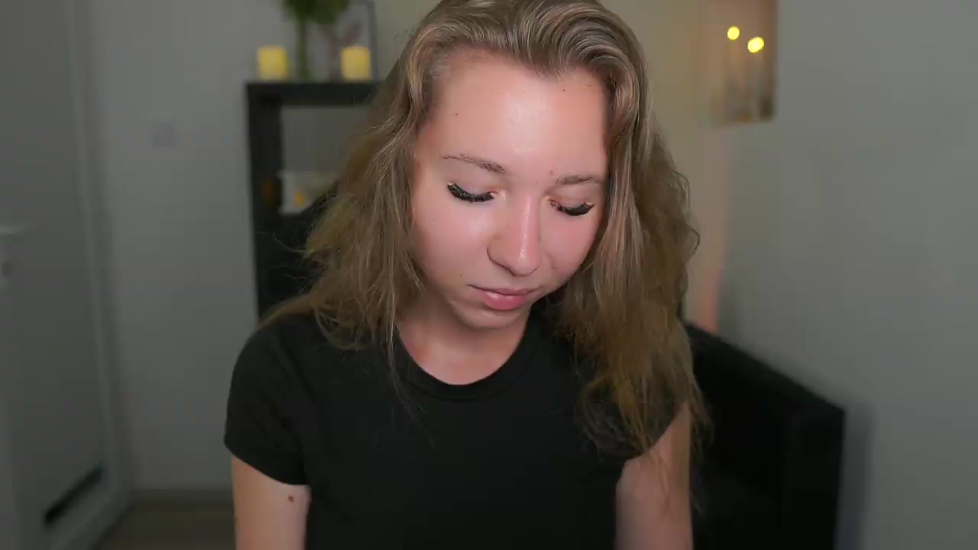 Gallery image thumbnail from VivienVance18's myfreecams stream on, 06/23/2026, 19:57 image 15 of 20