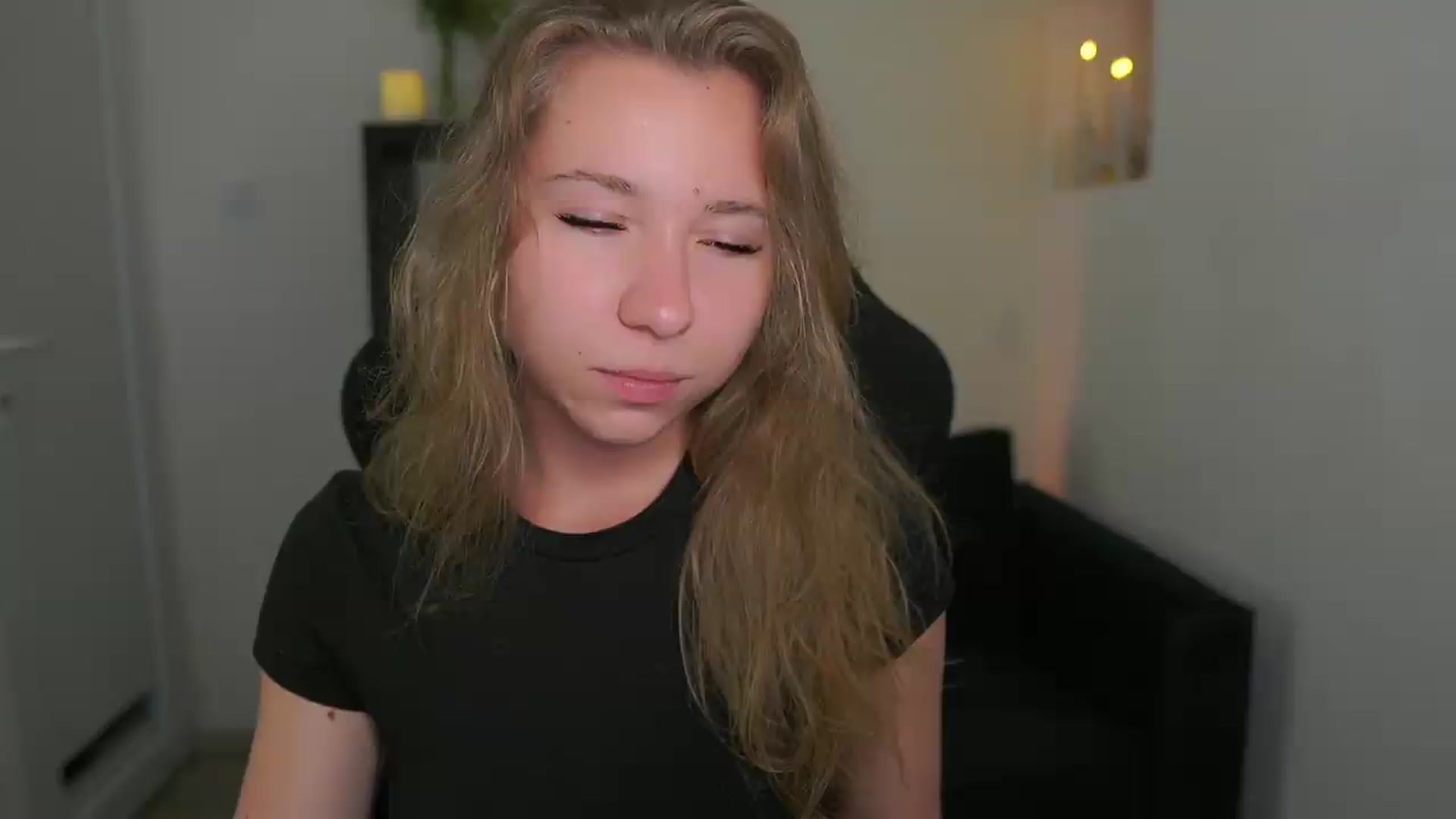 Gallery image thumbnail from VivienVance18's myfreecams stream on, 06/23/2026, 19:57 image 1 of 20