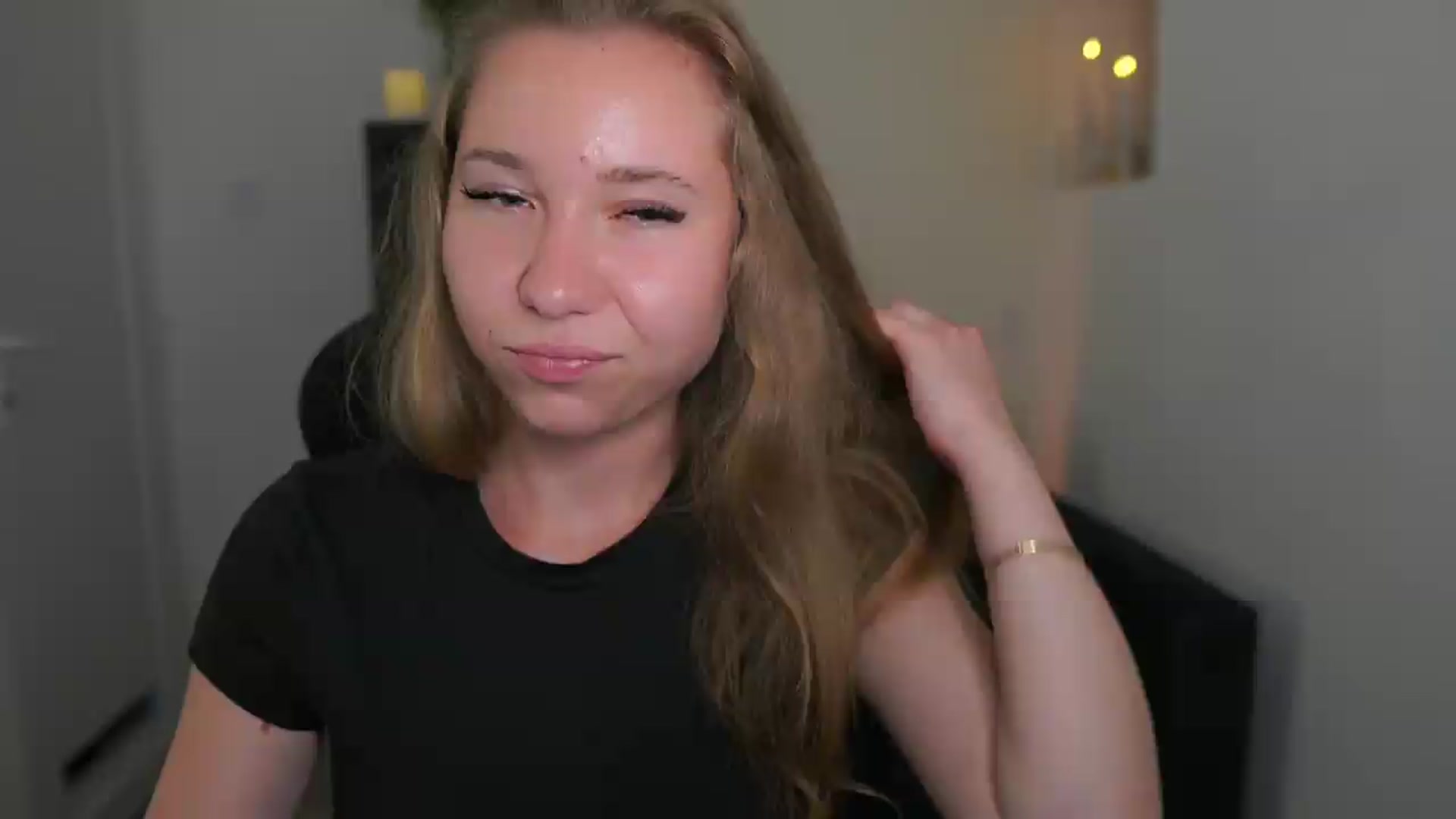 Gallery image thumbnail from VivienVance18's myfreecams stream on, 06/23/2026, 21:38 image 4 of 20