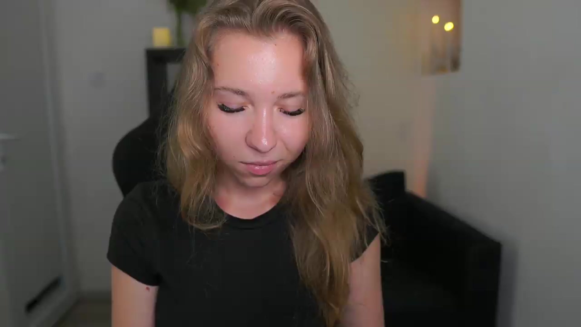 Gallery image thumbnail from VivienVance18's myfreecams stream on, 06/23/2026, 21:38 image 3 of 20