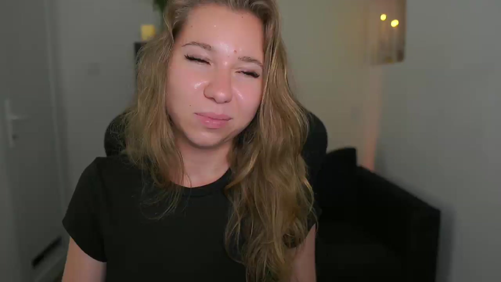 Gallery image thumbnail from VivienVance18's myfreecams stream on, 06/23/2026, 22:29 image 18 of 20