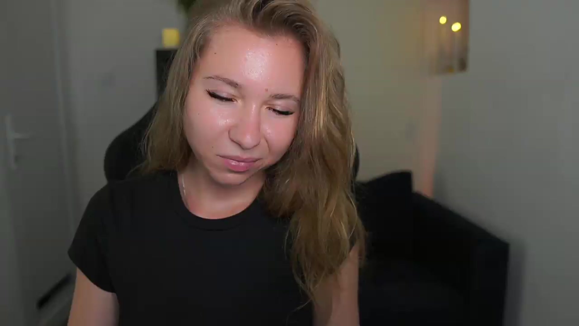 Gallery image thumbnail from VivienVance18's myfreecams stream on, 06/23/2026, 22:29 image 8 of 20