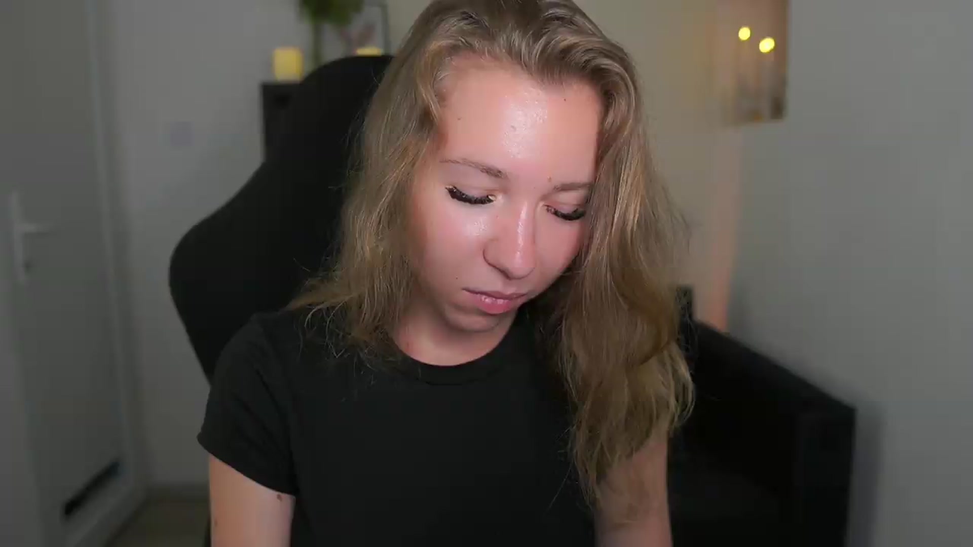 Gallery image thumbnail from VivienVance18's myfreecams stream on, 06/23/2026, 22:29 image 10 of 20