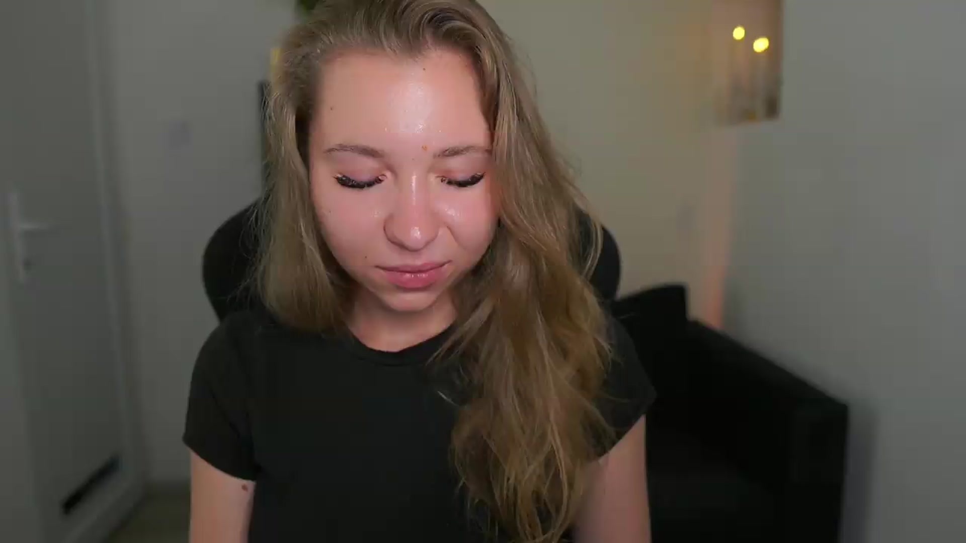 Gallery image thumbnail from VivienVance18's myfreecams stream on, 06/23/2026, 22:29 image 15 of 20