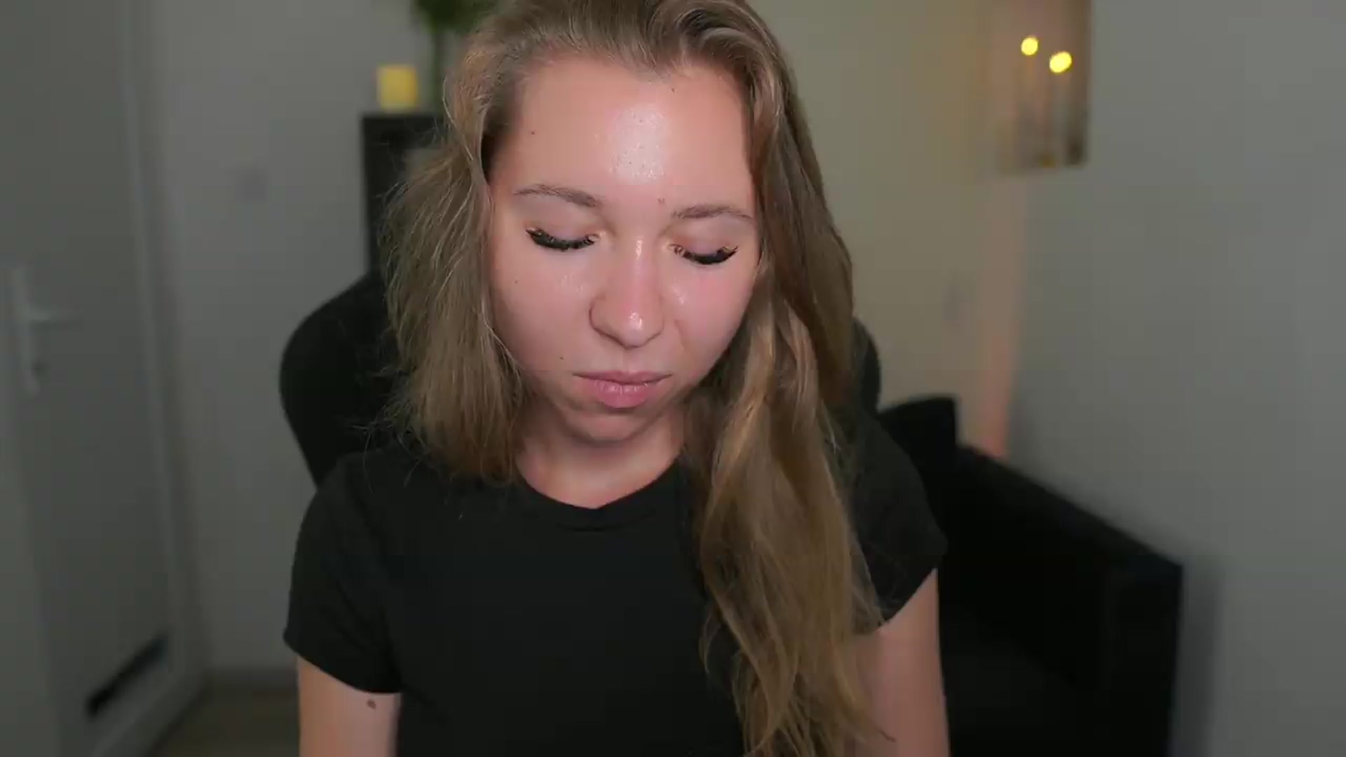 Gallery image thumbnail from VivienVance18's myfreecams stream on, 06/23/2026, 22:29 image 17 of 20