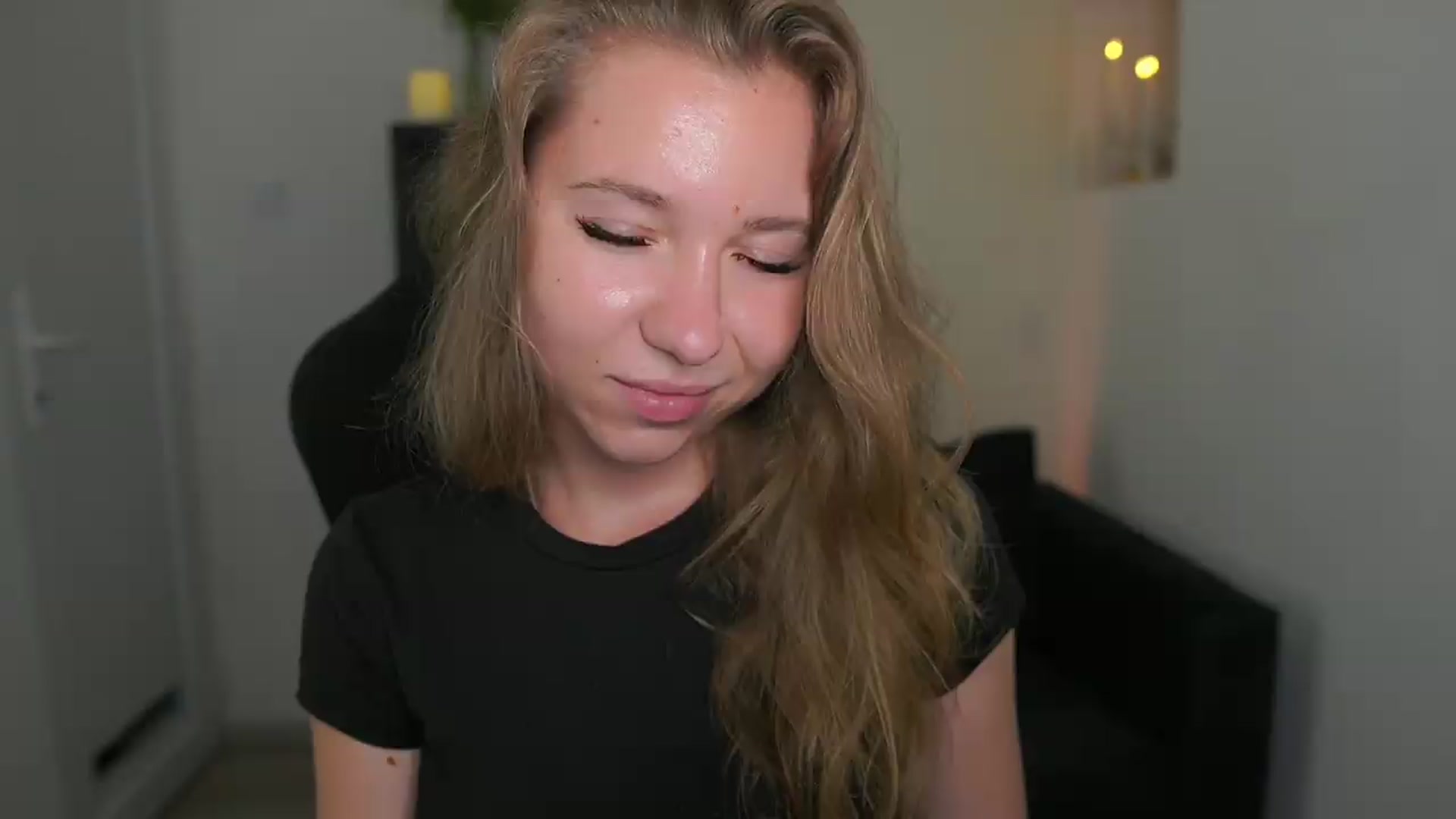 Gallery image thumbnail from VivienVance18's myfreecams stream on, 06/23/2026, 22:29 image 16 of 20