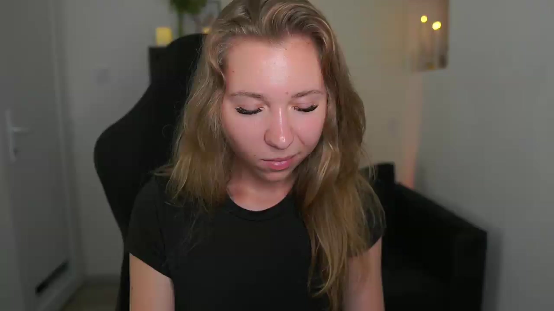 Gallery image thumbnail from VivienVance18's myfreecams stream on, 06/23/2026, 22:29 image 1 of 20