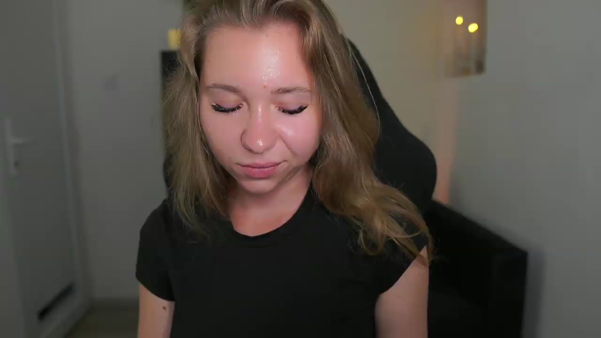 Gallery image thumbnail from VivienVance18's myfreecams stream on, 06/23/2026, 23:07 image 16 of 20