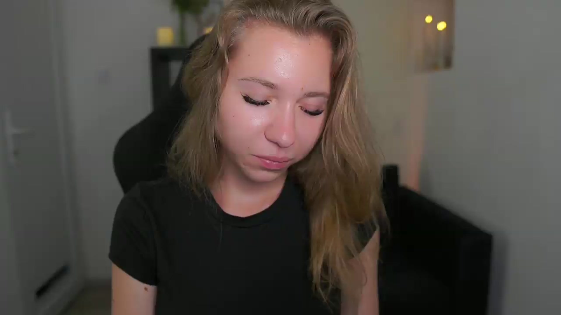 Gallery image thumbnail from VivienVance18's myfreecams stream on, 06/23/2026, 23:07 image 13 of 20