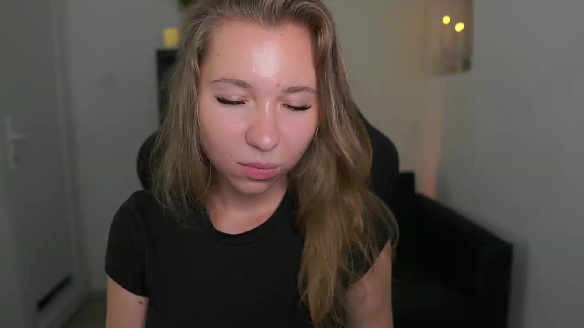 Gallery image thumbnail from VivienVance18's myfreecams stream on, 06/23/2026, 23:07 image 15 of 20