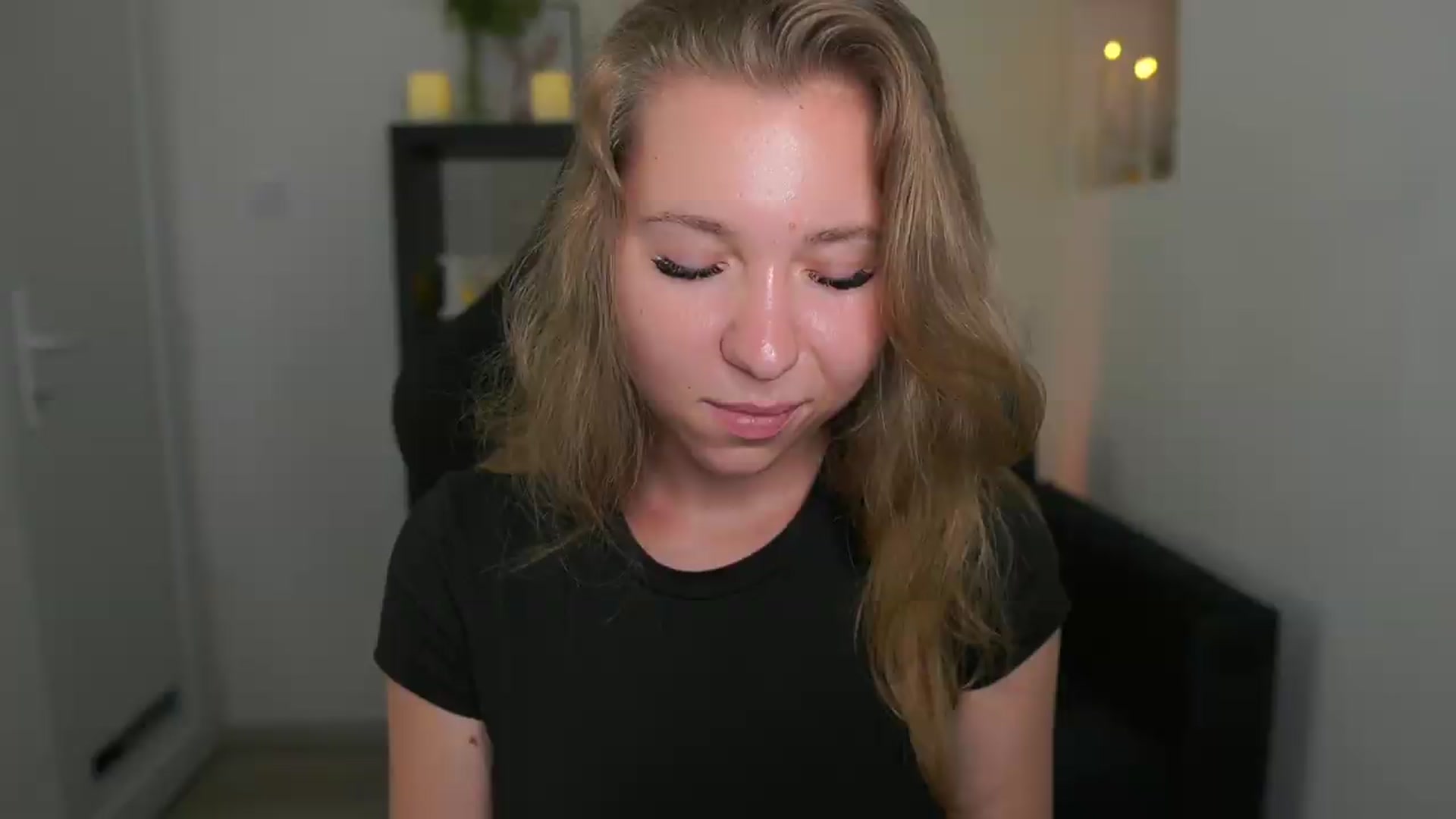 Gallery image thumbnail from VivienVance18's myfreecams stream on, 06/23/2026, 23:07 image 3 of 20