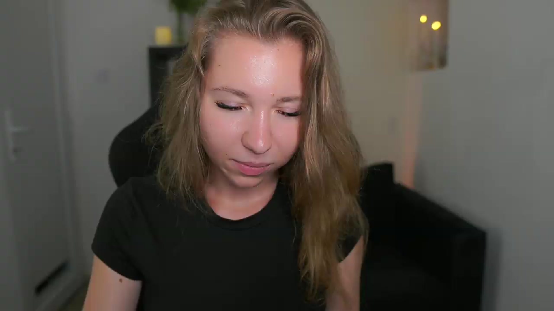 Gallery image thumbnail from VivienVance18's myfreecams stream on, 06/23/2026, 23:07 image 14 of 20