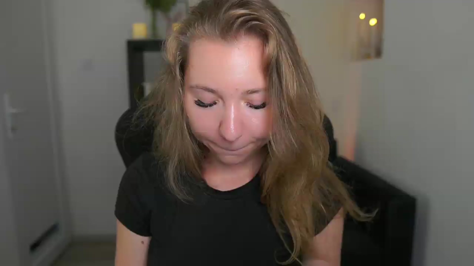 Gallery image thumbnail from VivienVance18's myfreecams stream on, 06/23/2026, 23:07 image 17 of 20