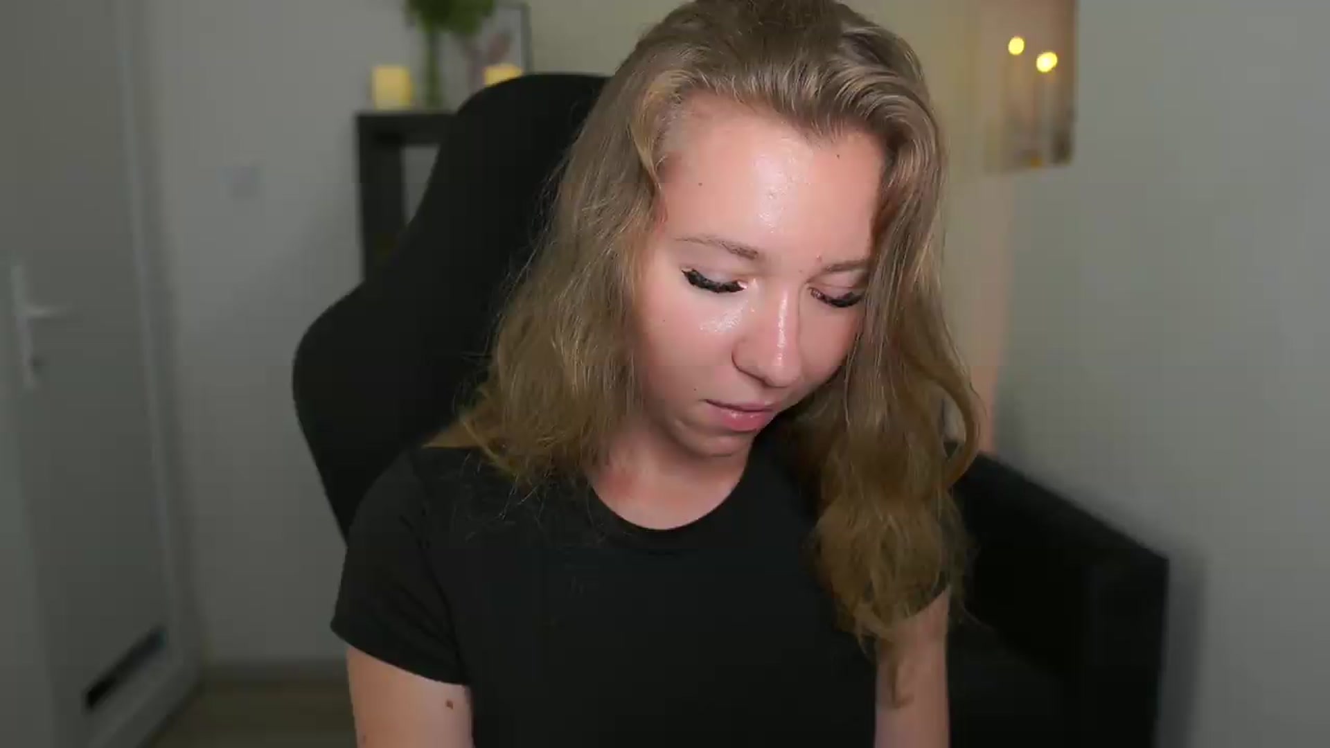 Gallery image thumbnail from VivienVance18's myfreecams stream on, 06/23/2026, 23:07 image 2 of 20