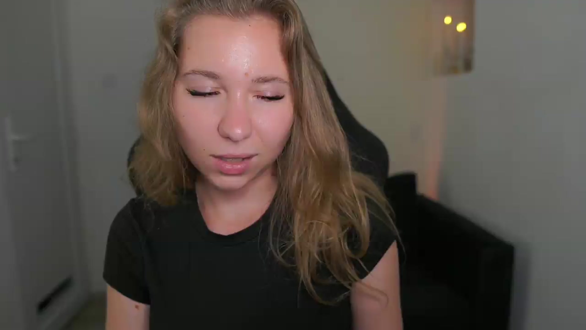 Gallery image thumbnail from VivienVance18's myfreecams stream on, 06/23/2026, 23:07 image 11 of 20