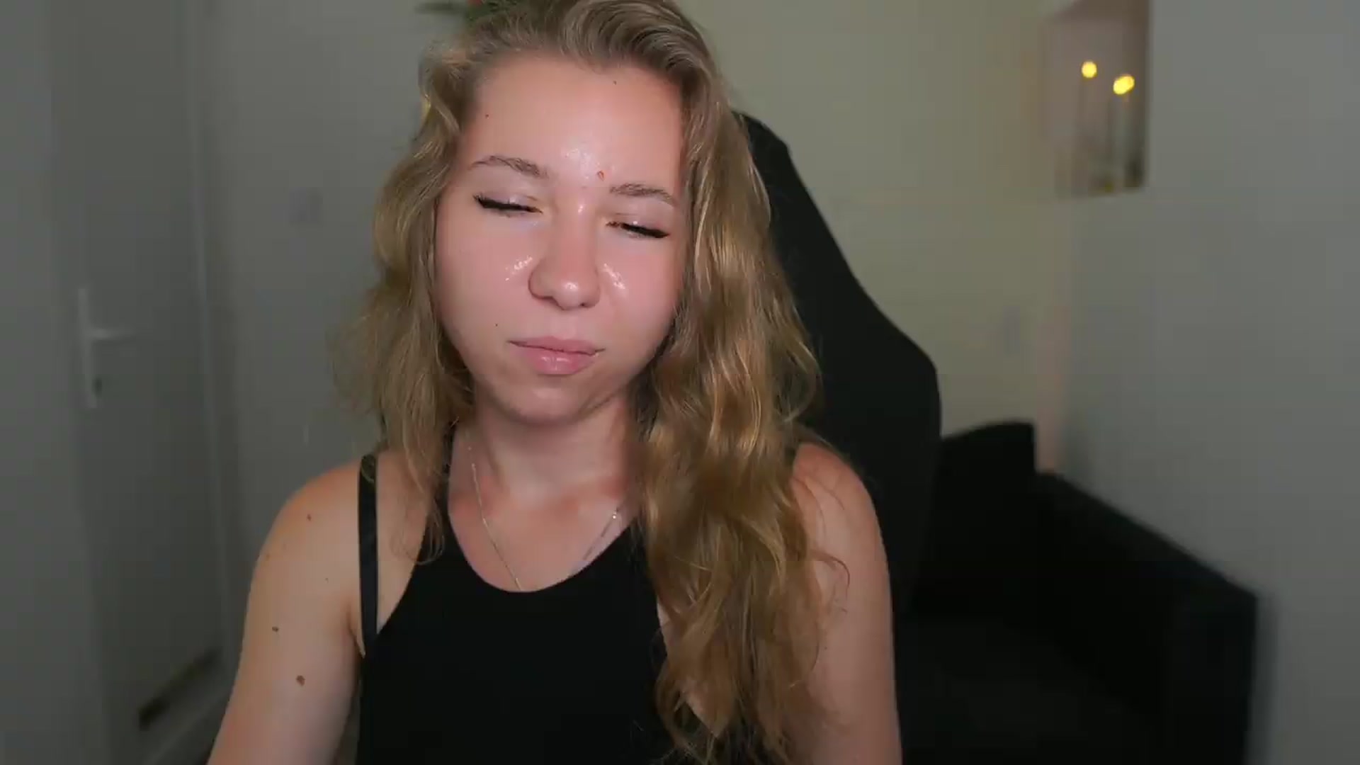 Gallery image thumbnail from VivienVance18's myfreecams stream on, 06/24/2026, 16:32 image 14 of 20