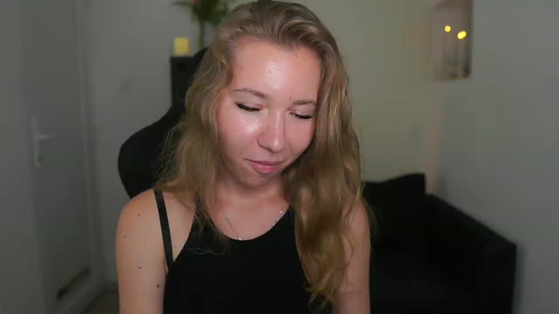 Gallery image thumbnail from VivienVance18's myfreecams stream on, 06/24/2026, 16:32 image 15 of 20