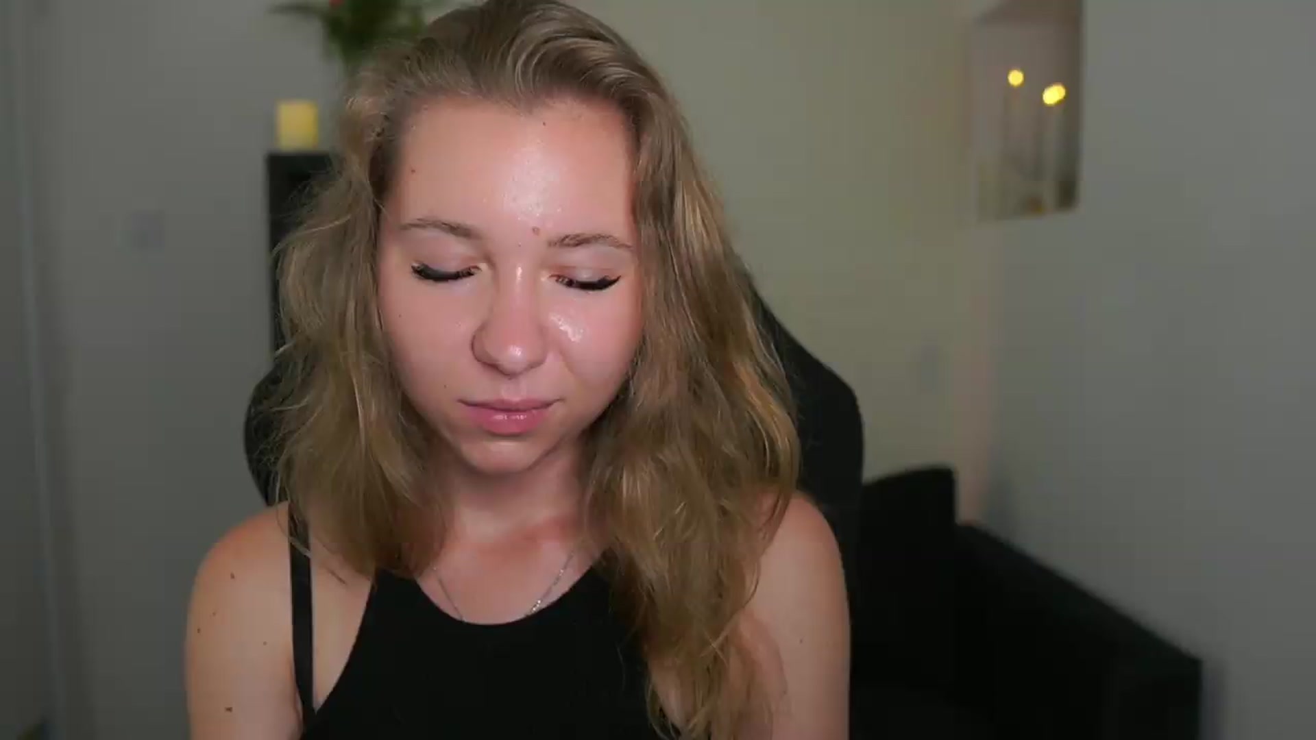 Gallery image thumbnail from VivienVance18's myfreecams stream on, 06/24/2026, 18:11 image 1 of 20