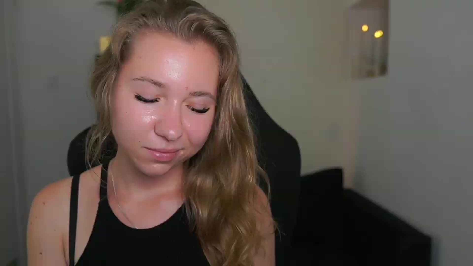 Gallery image thumbnail from VivienVance18's myfreecams stream on, 06/24/2026, 18:11 image 11 of 20