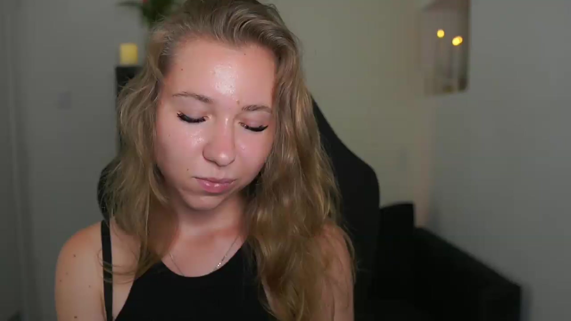 Gallery image thumbnail from VivienVance18's myfreecams stream on, 06/24/2026, 18:11 image 3 of 20