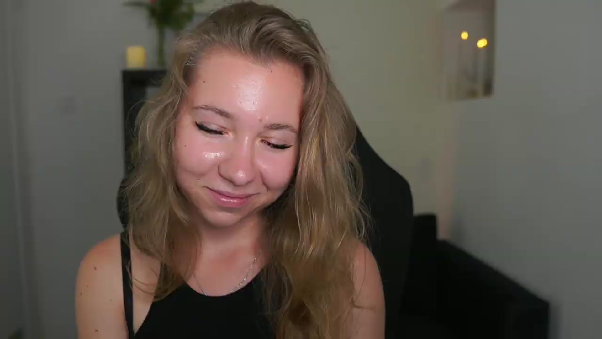 Gallery image thumbnail from VivienVance18's myfreecams stream on, 06/24/2026, 18:11 image 4 of 20