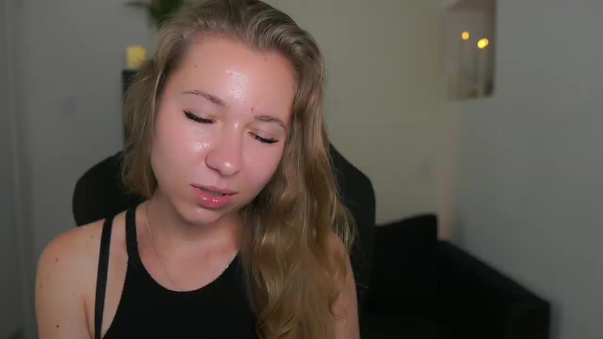 Gallery image thumbnail from VivienVance18's myfreecams stream on, 06/24/2026, 18:11 image 14 of 20