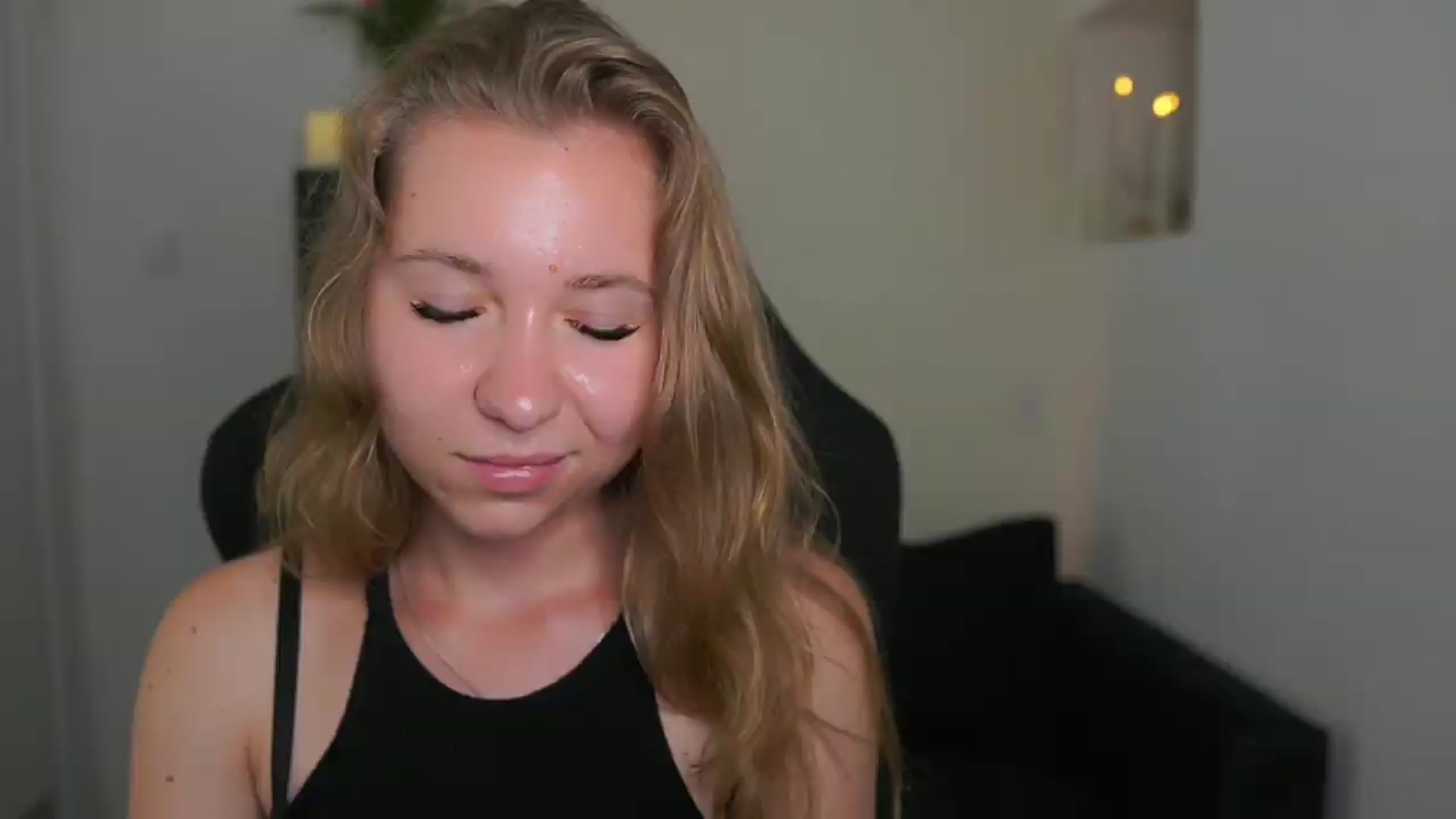 Gallery image thumbnail from VivienVance18's myfreecams stream on, 06/24/2026, 18:11 image 10 of 20
