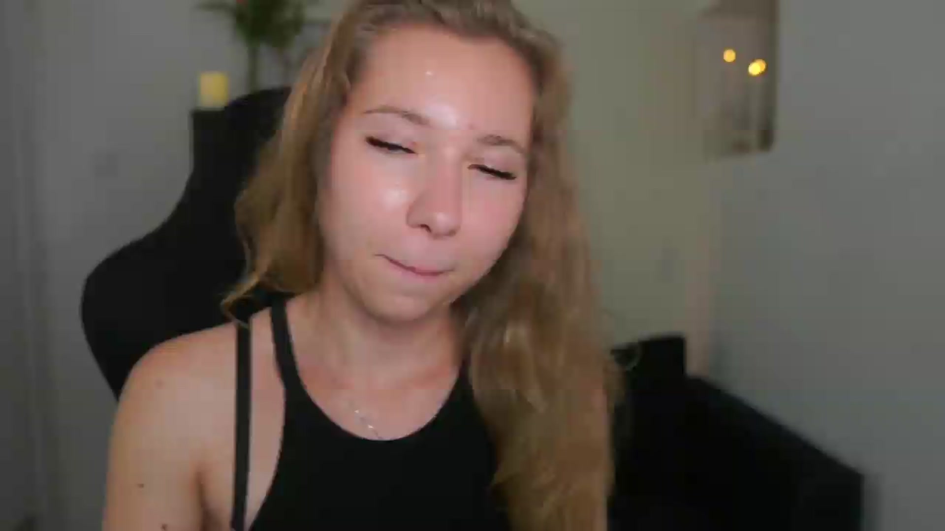 Gallery image thumbnail from VivienVance18's myfreecams stream on, 06/24/2026, 18:11 image 13 of 20