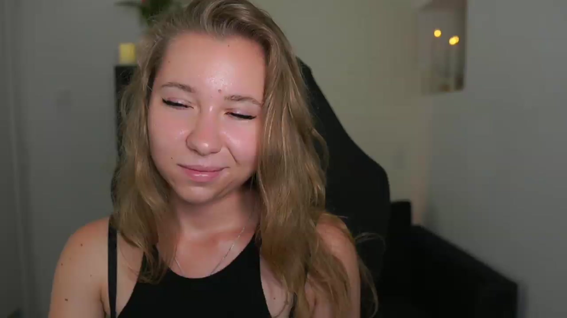 Gallery image thumbnail from VivienVance18's myfreecams stream on, 06/24/2026, 18:11 image 5 of 20