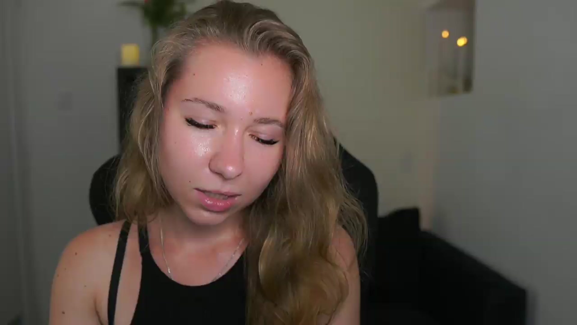 Gallery image thumbnail from VivienVance18's myfreecams stream on, 06/24/2026, 18:54 image 6 of 20