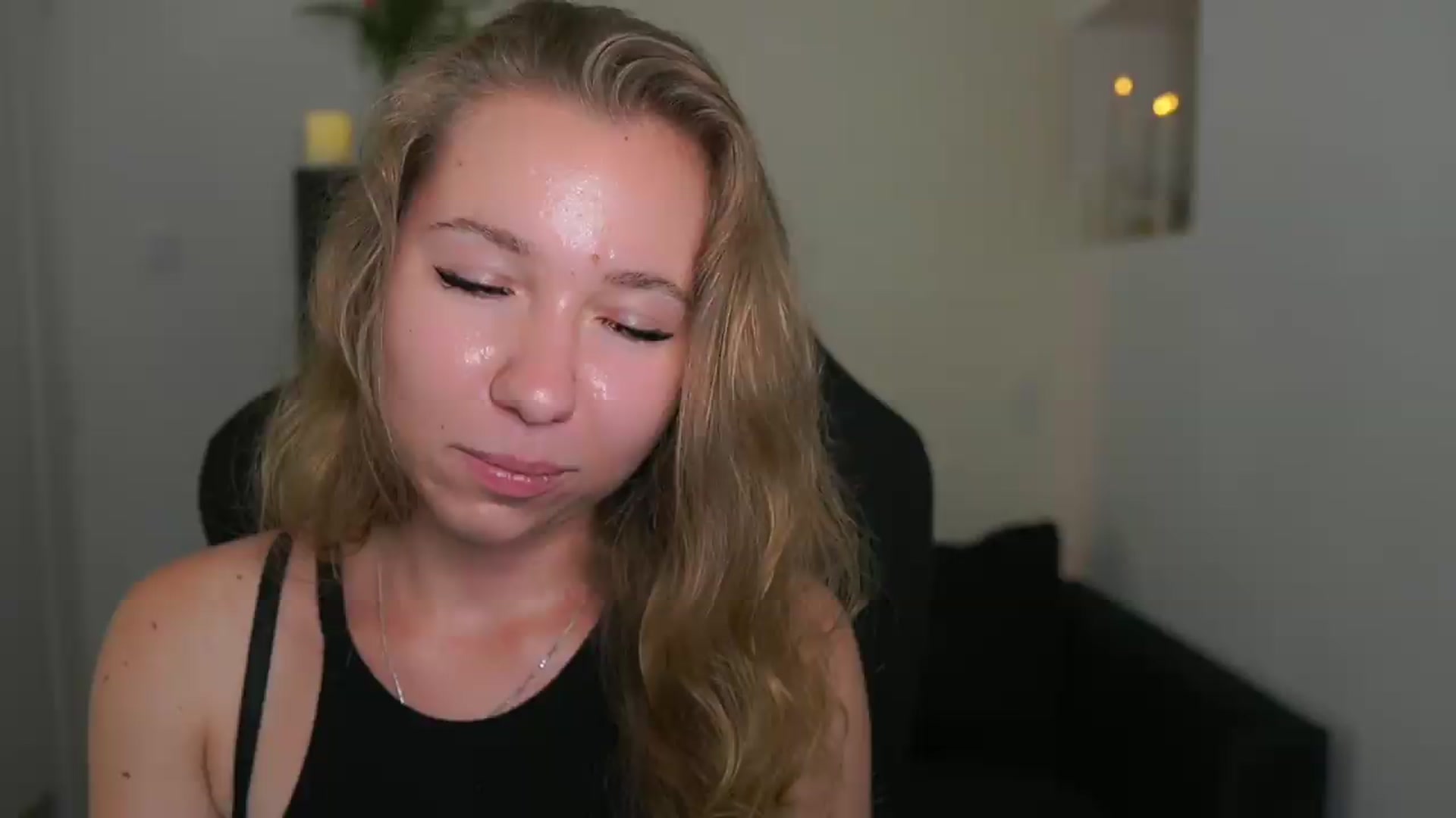 Gallery image thumbnail from VivienVance18's myfreecams stream on, 06/24/2026, 18:54 image 9 of 20