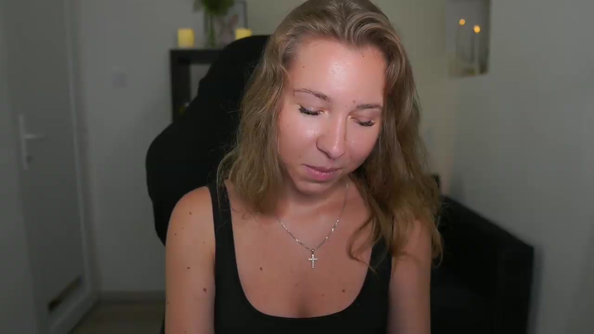 Gallery image thumbnail from VivienVance18's myfreecams stream on, 07/06/2026, 09:52 image 17 of 20