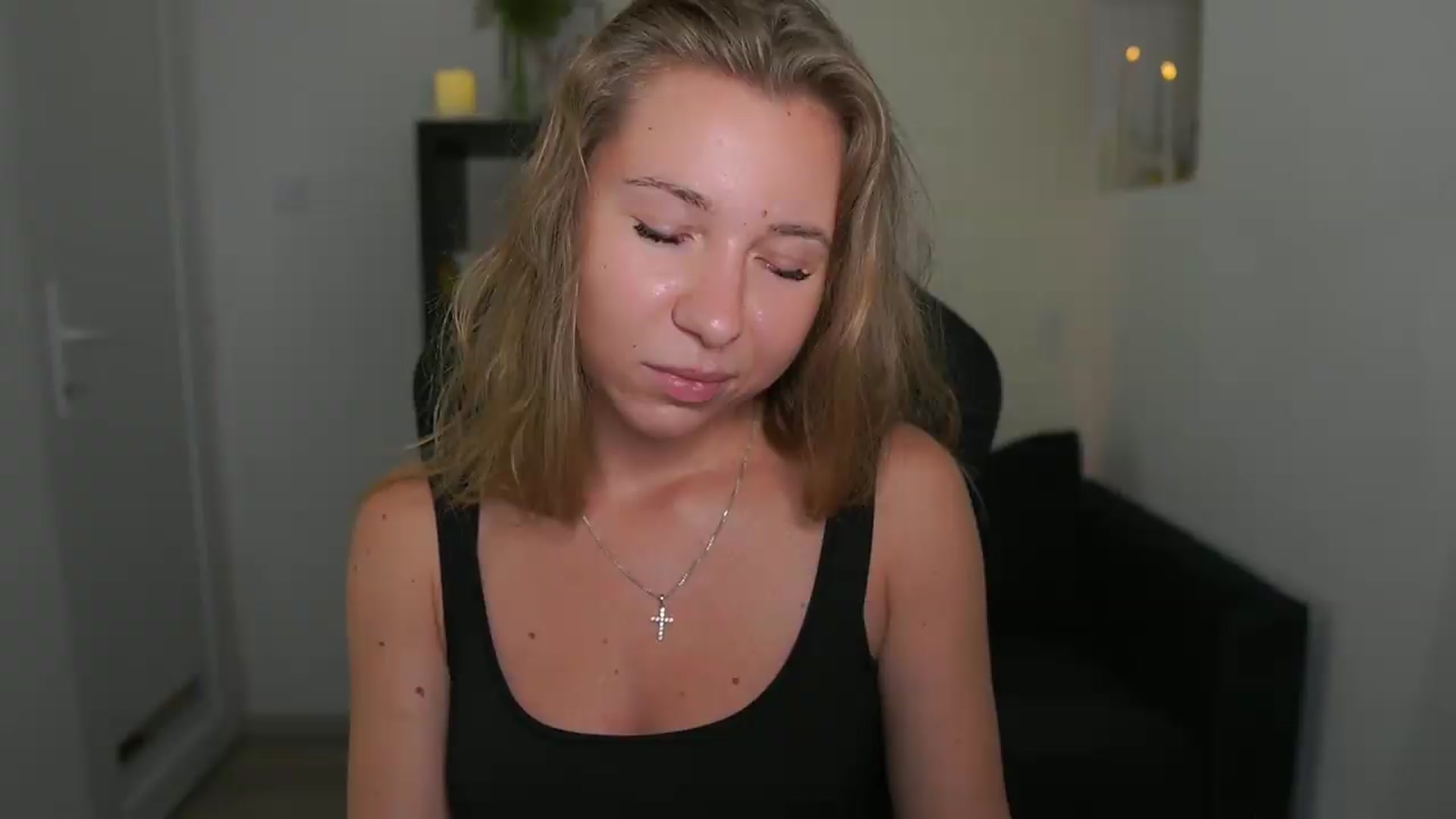 Gallery image thumbnail from VivienVance18's myfreecams stream on, 07/06/2026, 09:52 image 5 of 20