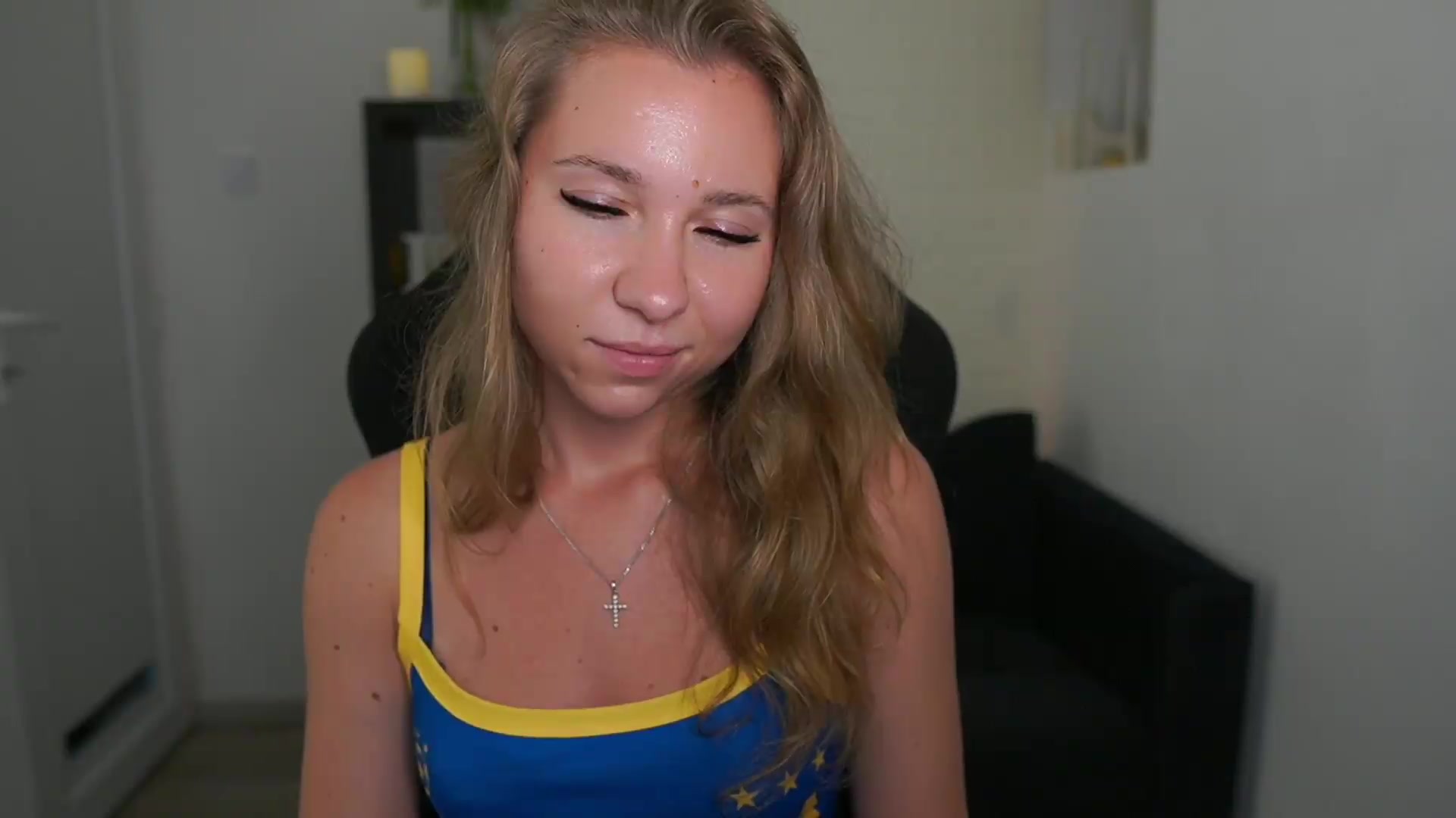 Gallery image thumbnail from VivienVance18's myfreecams stream on, 07/08/2026, 02:17 image 16 of 20