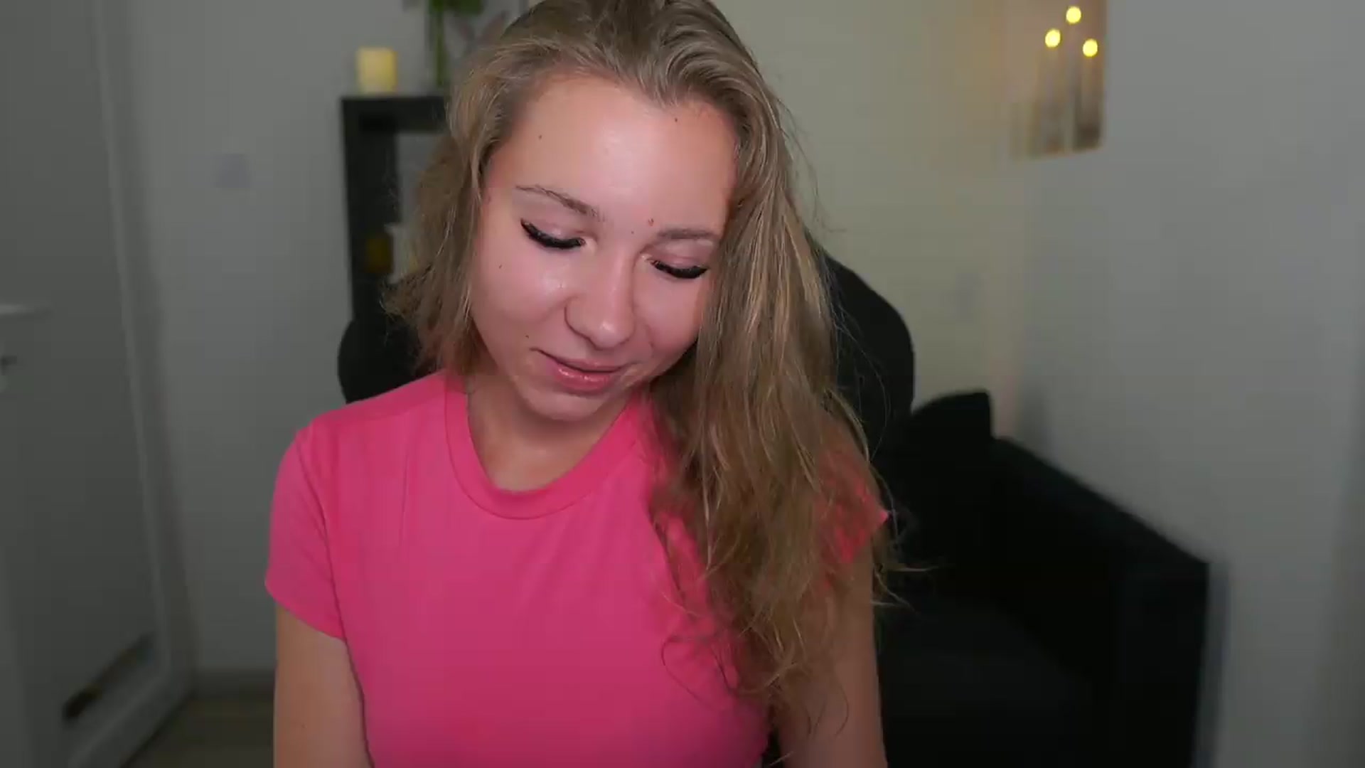 Gallery image thumbnail from VivienVance18's myfreecams stream on, 07/08/2026, 19:28 image 17 of 20