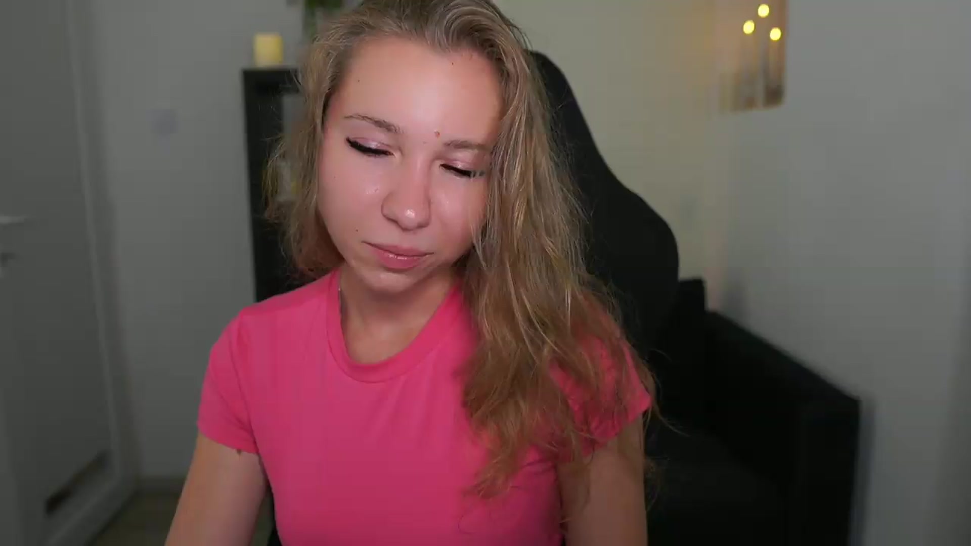Gallery image thumbnail from VivienVance18's myfreecams stream on, 07/08/2026, 19:28 image 14 of 20