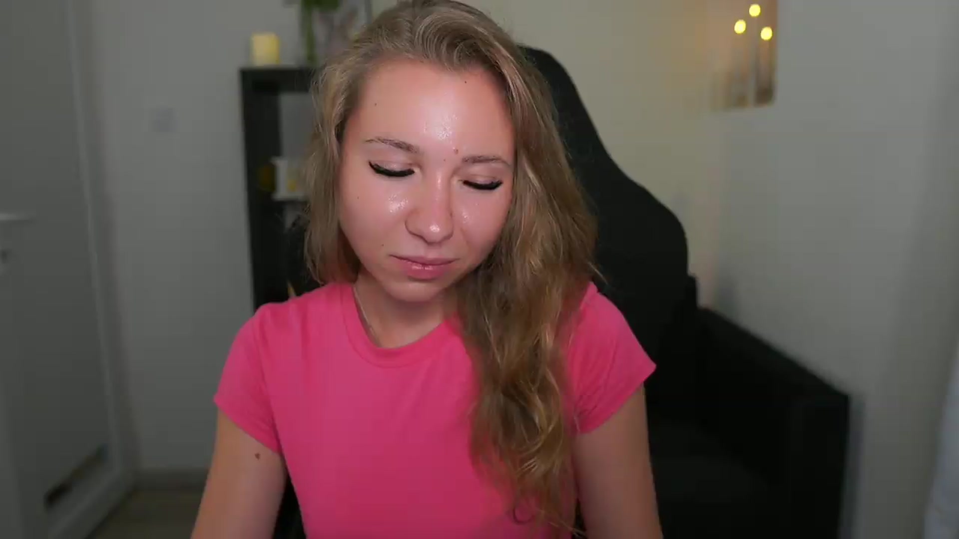 Gallery image thumbnail from VivienVance18's myfreecams stream on, 07/08/2026, 22:18 image 17 of 20