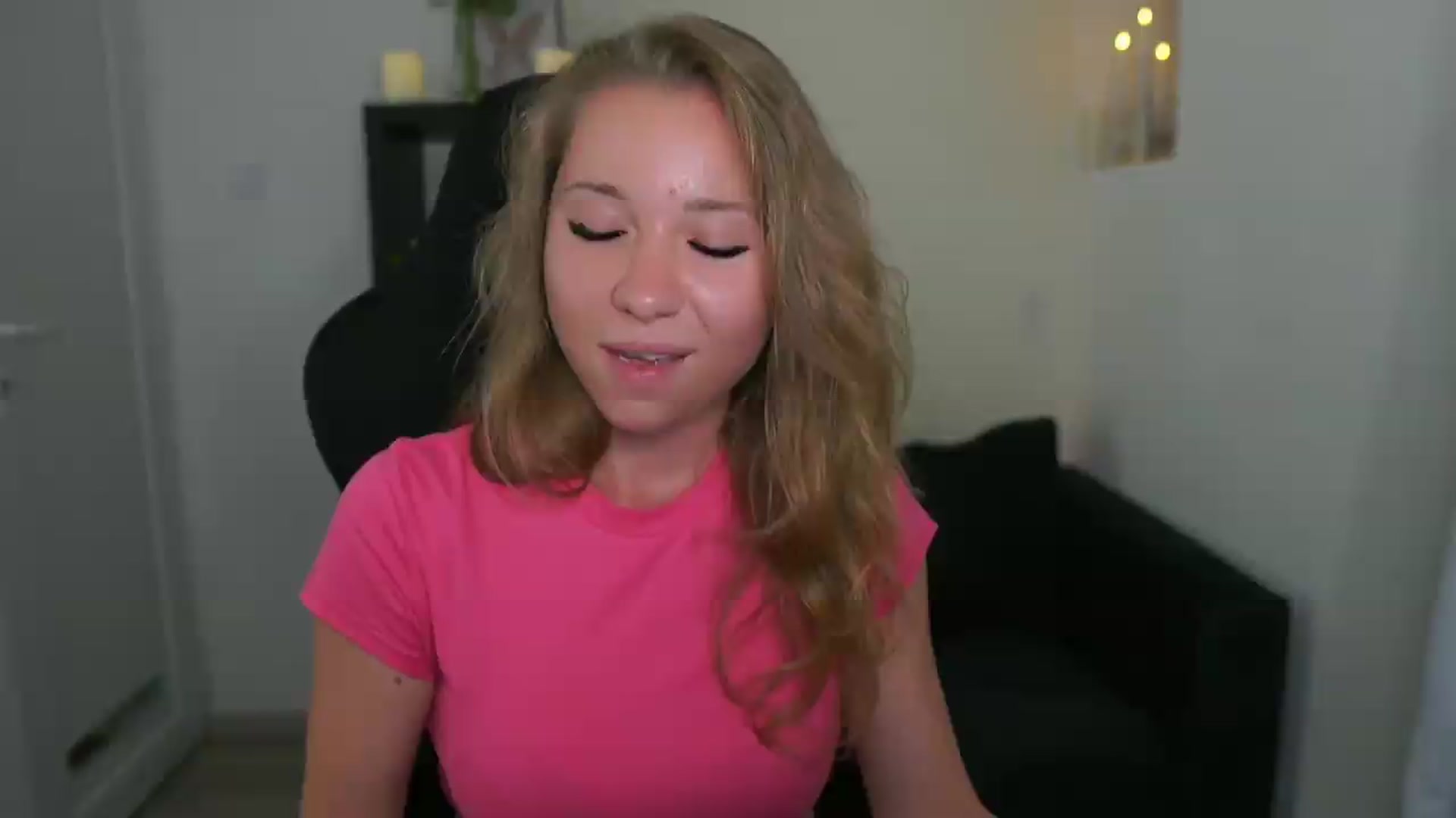 Gallery image thumbnail from VivienVance18's myfreecams stream on, 07/08/2026, 22:18 image 13 of 20