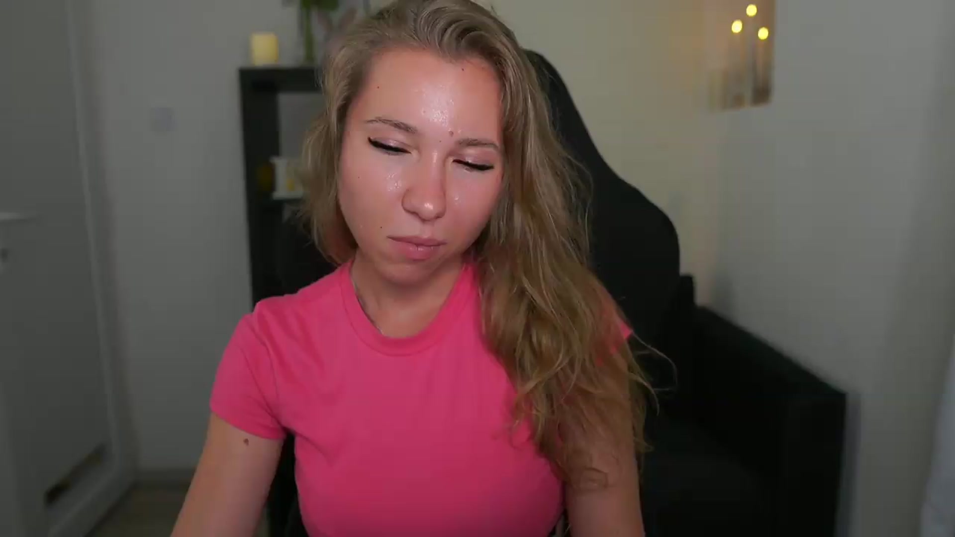 Gallery image thumbnail from VivienVance18's myfreecams stream on, 07/08/2026, 22:18 image 18 of 20
