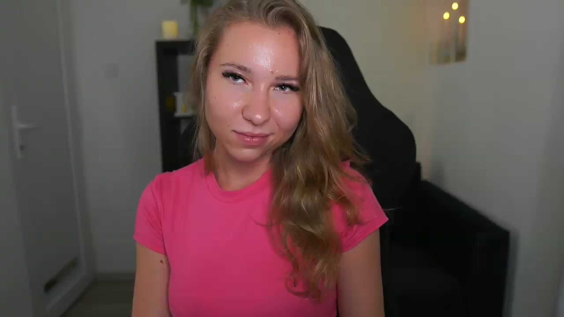 Gallery image thumbnail from VivienVance18's myfreecams stream on, 07/09/2026, 24:06 image 6 of 20
