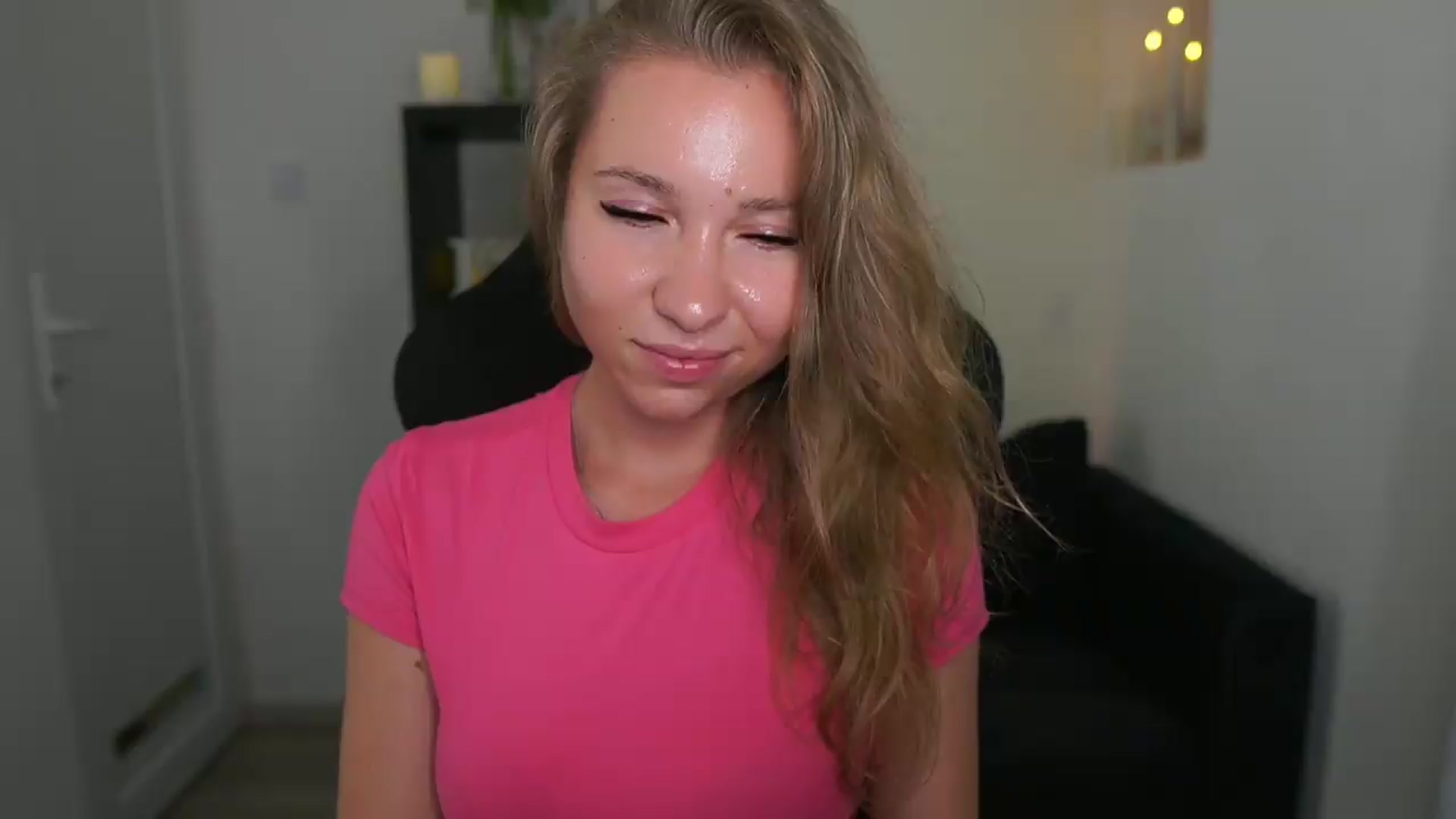 Gallery image thumbnail from VivienVance18's myfreecams stream on, 07/09/2026, 24:06 image 17 of 20