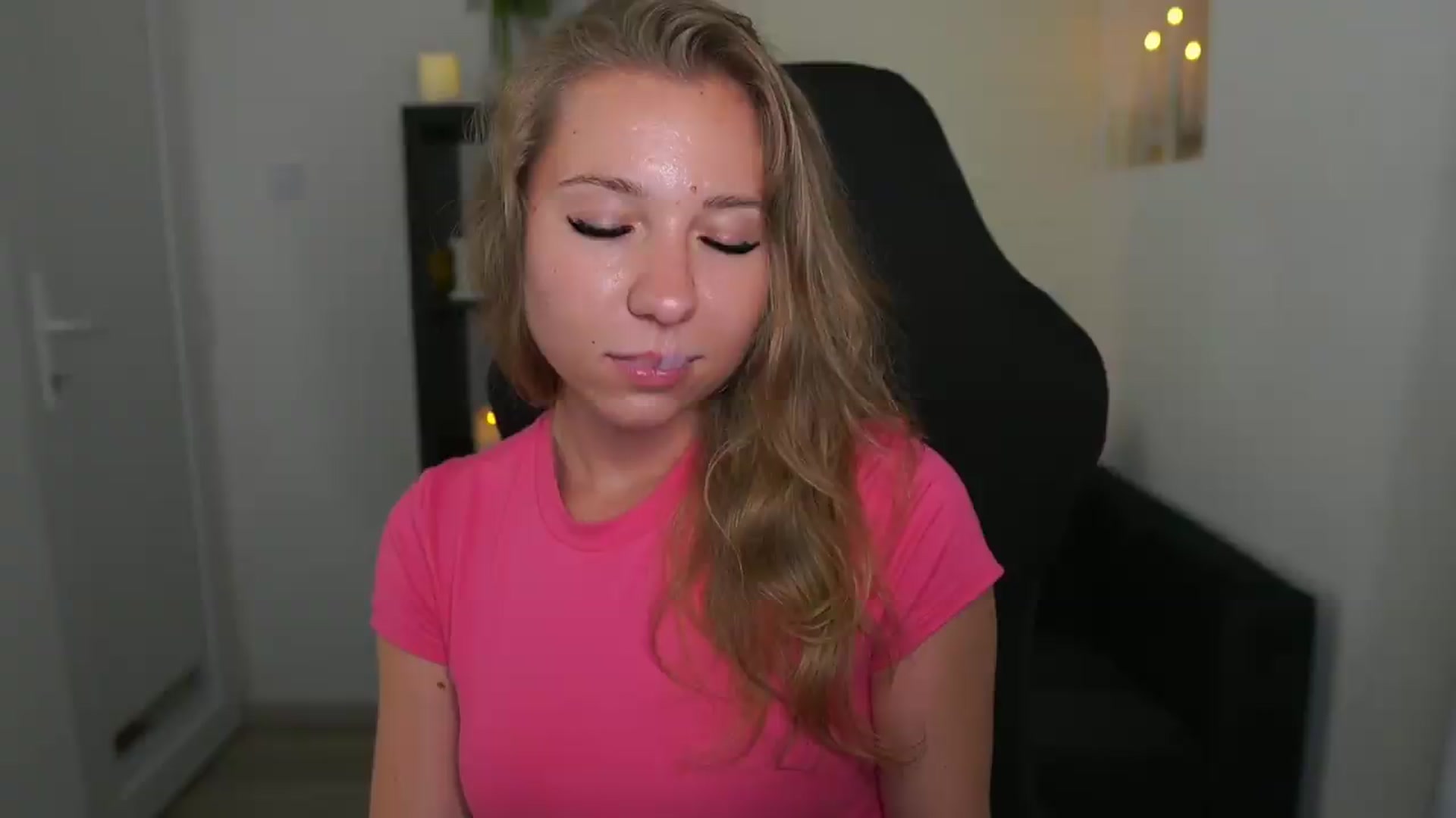 Gallery image thumbnail from VivienVance18's myfreecams stream on, 07/09/2026, 24:06 image 4 of 20