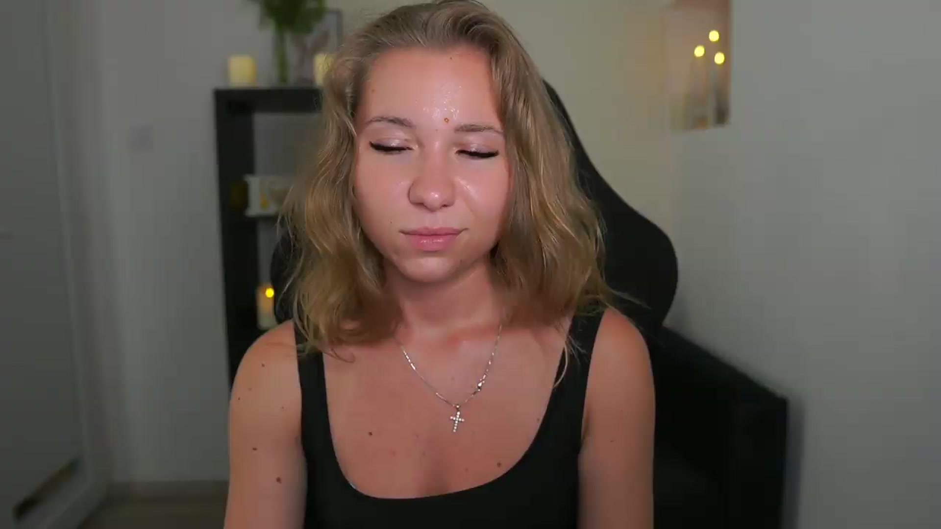 Gallery image thumbnail from VivienVance18's myfreecams stream on, 07/14/2026, 19:10 image 16 of 20