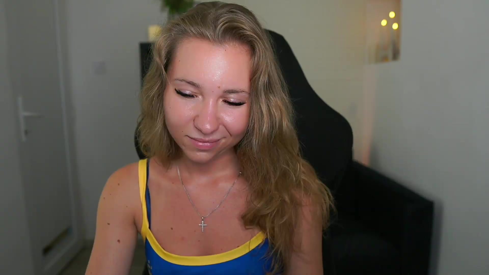 Gallery image thumbnail from VivienVance18's myfreecams stream on, 07/15/2026, 17:38 image 16 of 20
