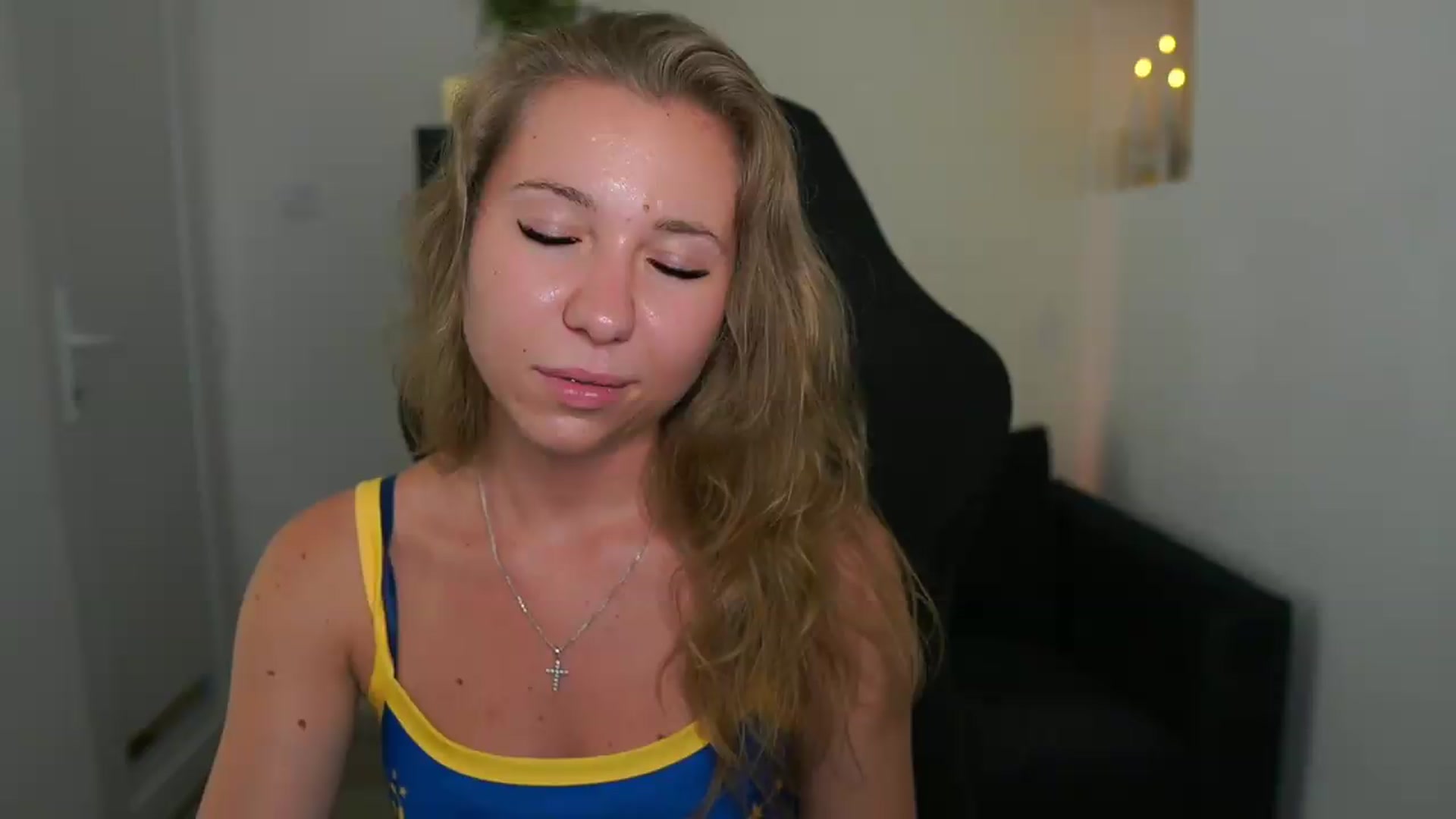 Gallery image thumbnail from VivienVance18's myfreecams stream on, 07/15/2026, 17:38 image 6 of 20