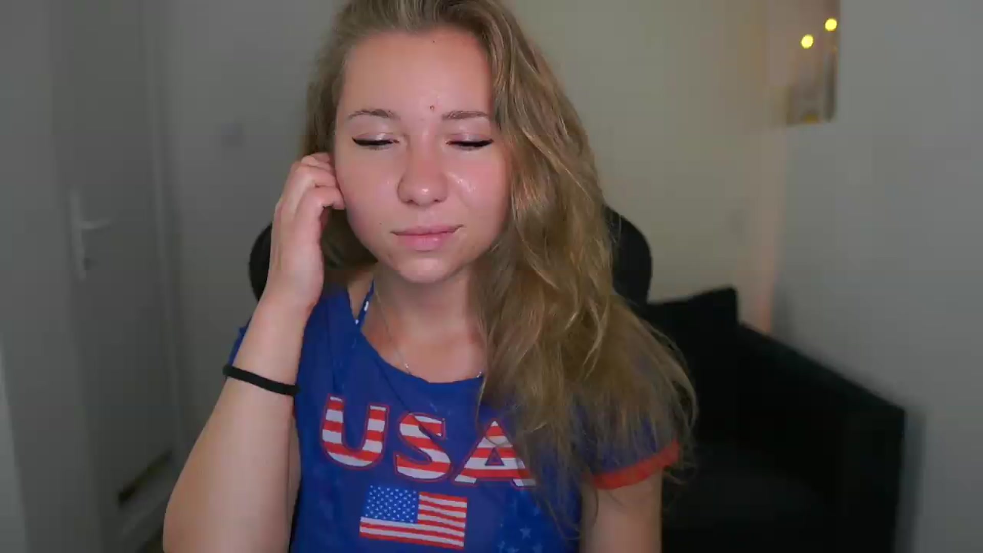 Gallery image thumbnail from VivienVance18's myfreecams stream on, 07/16/2026, 10:27 image 10 of 20