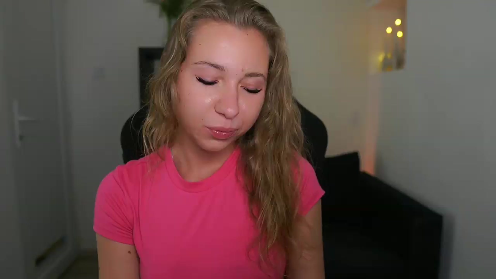 Gallery image thumbnail from VivienVance18's myfreecams stream on, 07/21/2026, 14:01 image 15 of 20