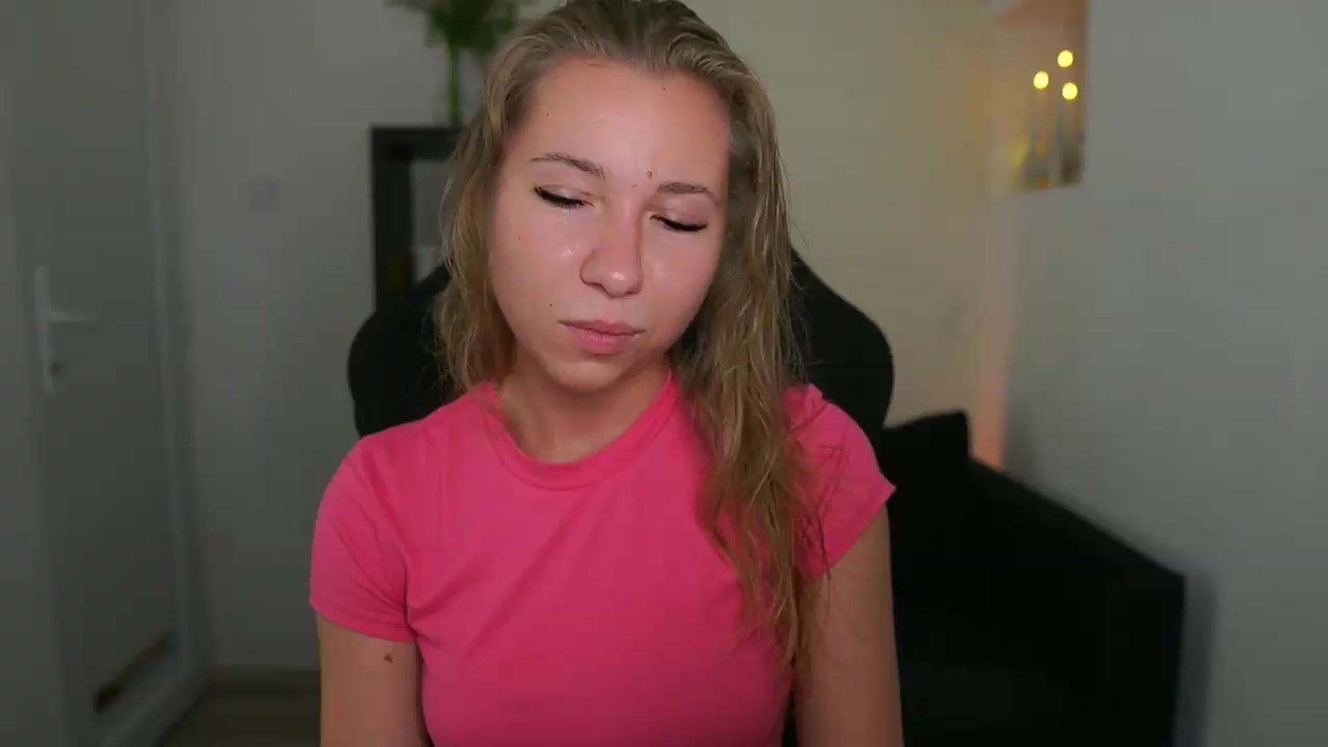 Gallery image thumbnail from VivienVance18's myfreecams stream on, 07/21/2026, 14:01 image 1 of 20