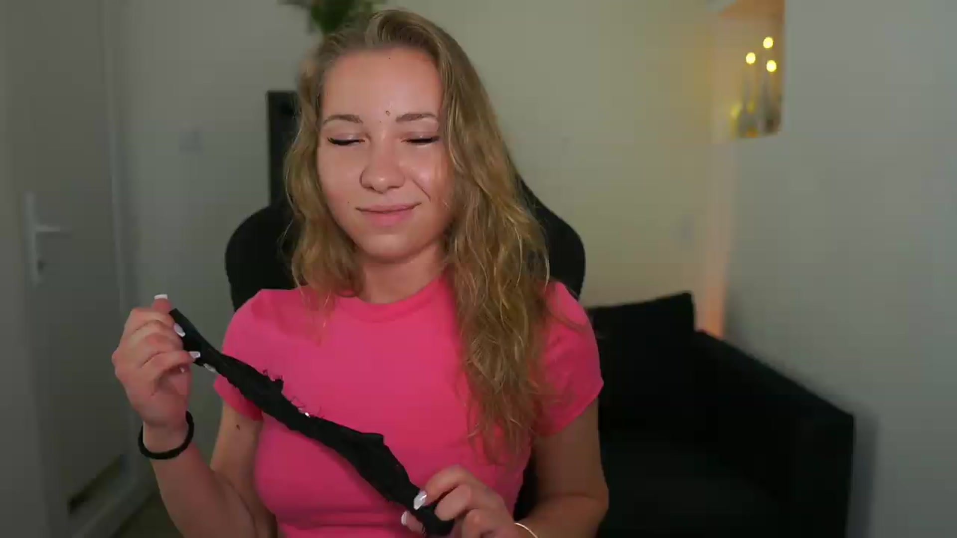 Gallery image thumbnail from VivienVance18's myfreecams stream on, 07/21/2026, 14:01 image 18 of 20