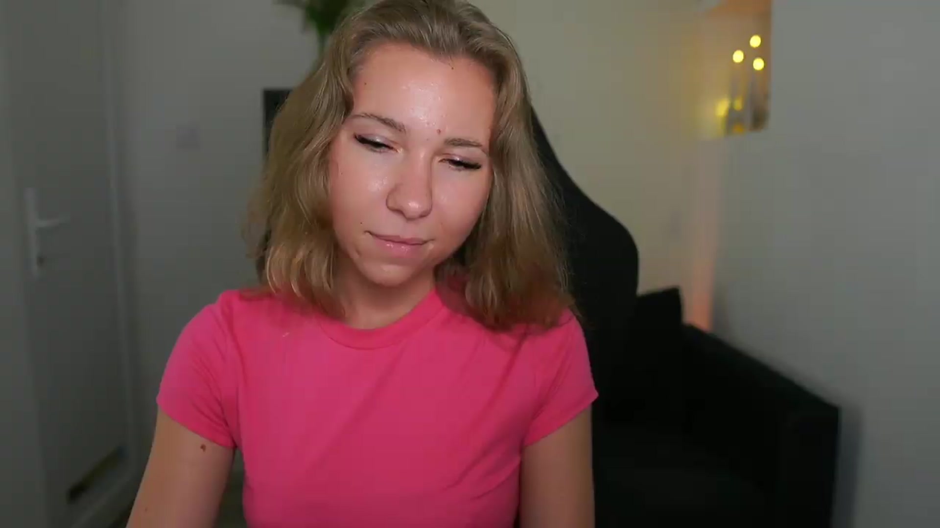Gallery image thumbnail from VivienVance18's myfreecams stream on, 07/21/2026, 17:33 image 14 of 20